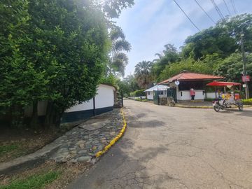 SE VENDE CASA DE 2 NIVELES, EN CALI, COLOMBIA, ZONA SUR, SECTOR PANCE.