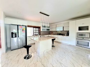 SE VENDE CASA DE 2 NIVELES, EN CALI, COLOMBIA, ZONA SUR, SECTOR PANCE.