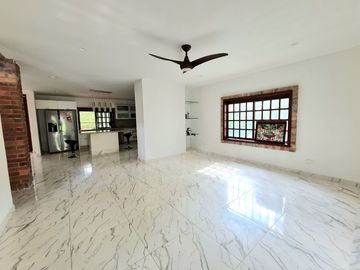 SE VENDE CASA DE 2 NIVELES, EN CALI, COLOMBIA, ZONA SUR, SECTOR PANCE.