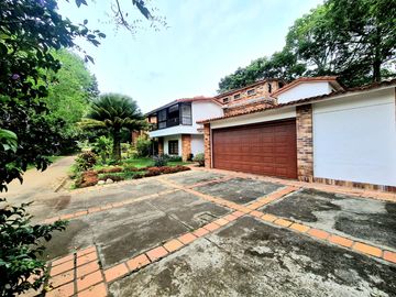 SE VENDE CASA DE 2 NIVELES, EN CALI, COLOMBIA, ZONA SUR, SECTOR PANCE.
