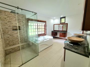 SE VENDE CASA DE 2 NIVELES, EN CALI, COLOMBIA, ZONA SUR, SECTOR PANCE.