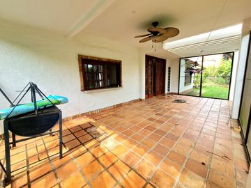 SE VENDE CASA DE 2 NIVELES, EN CALI, COLOMBIA, ZONA SUR, SECTOR PANCE.