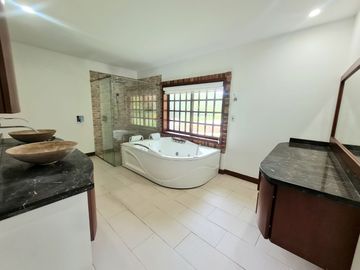 SE VENDE CASA DE 2 NIVELES, EN CALI, COLOMBIA, ZONA SUR, SECTOR PANCE.