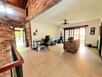 SE VENDE CASA DE 2 NIVELES, EN CALI, COLOMBIA, ZONA SUR, SECTOR PANCE.