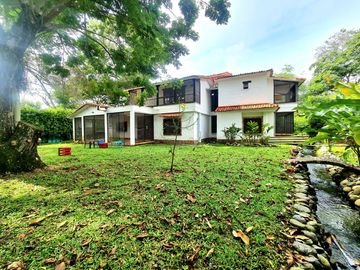 SE VENDE CASA DE 2 NIVELES, EN CALI, COLOMBIA, ZONA SUR, SECTOR PANCE.