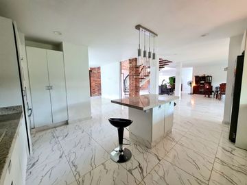 SE VENDE CASA DE 2 NIVELES, EN CALI, COLOMBIA, ZONA SUR, SECTOR PANCE.