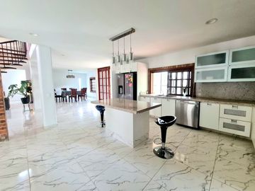 SE VENDE CASA DE 2 NIVELES, EN CALI, COLOMBIA, ZONA SUR, SECTOR PANCE.
