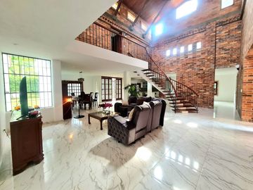 SE VENDE CASA DE 2 NIVELES, EN CALI, COLOMBIA, ZONA SUR, SECTOR PANCE.