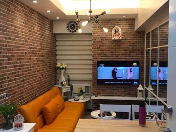 1 BEDROOM End Unit with Balcony (facing garden)