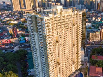 1 BEDROOM End Unit with Balcony (facing garden)