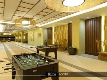 1 BEDROOM End Unit with Balcony (facing garden)