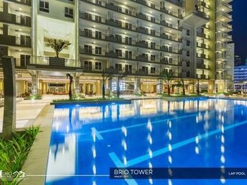 1 BEDROOM End Unit with Balcony (facing garden)