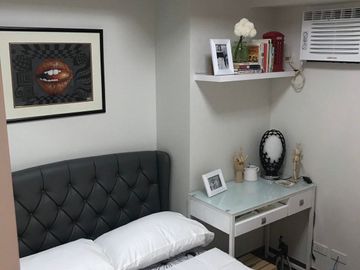 1 BEDROOM End Unit with Balcony (facing garden)