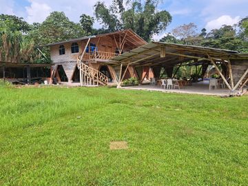 Precio de Remate Complejo Turístico - Hostería Cotundo Archidona - Oriente Ecuador . C: 968 M², T: 15.000 M². $ 179.000