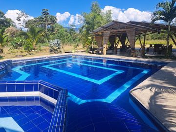 Precio de Remate Complejo Turístico - Hostería Cotundo Archidona - Oriente Ecuador . C: 968 M², T: 15.000 M². $ 179.000