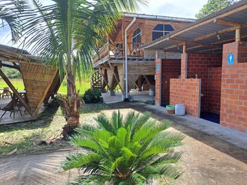 Precio de Remate Complejo Turístico - Hostería Cotundo Archidona - Oriente Ecuador . C: 968 M², T: 15.000 M². $ 179.000