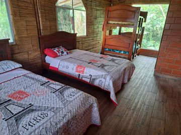 Precio de Remate Complejo Turístico - Hostería Cotundo Archidona - Oriente Ecuador . C: 968 M², T: 15.000 M². $ 179.000