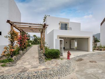 Casa nueva en Villas Punta Piedra con acceso a Playa