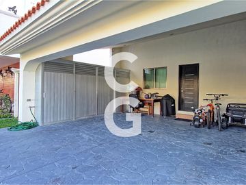 Casa en Venta en Cancun en Residencial Villa Magna con Alberca y Jardin