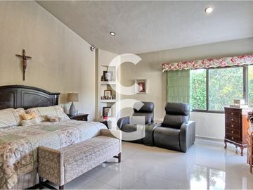 Casa en Venta en Cancun en Residencial Villa Magna con Alberca y Jardin