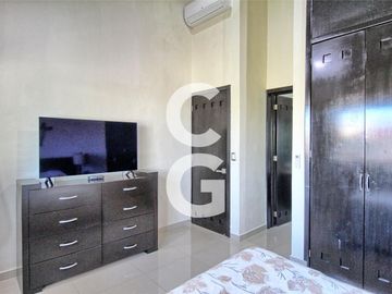 Casa en Venta en Cancun en Residencial Villa Magna con Alberca y Jardin