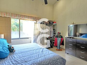 Casa en Venta en Cancun en Residencial Villa Magna con Alberca y Jardin