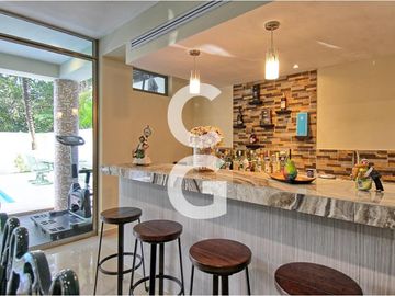 Casa en Venta en Cancun en Residencial Villa Magna con Alberca y Jardin