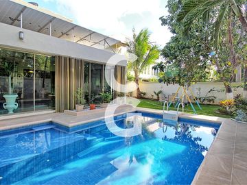 Casa en Venta en Cancun en Residencial Villa Magna con Alberca y Jardin