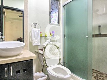Casa en Venta en Cancun en Residencial Villa Magna con Alberca y Jardin