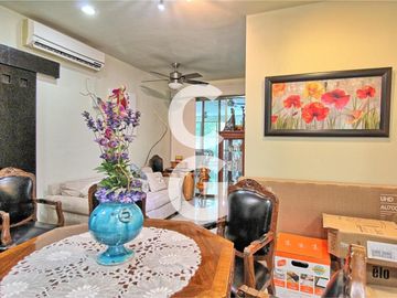 Casa en Venta en Cancun en Residencial Villa Magna con Alberca y Jardin