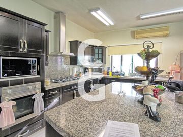 Casa en Venta en Cancun en Residencial Villa Magna con Alberca y Jardin