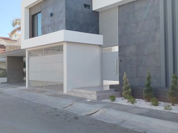 SE VENDE CASA EN CERRADA DEL CARMEN DETRAS DEL HOSITAL SAN JOSE EN HERMOSILLO