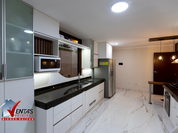 VENTA DE CASA INDEPENDIENTE  DE 1,100 M2 EN LA MOLINA, URB. RINCONADA DEL LAGO