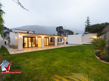 VENTA DE CASA INDEPENDIENTE  DE 1,100 M2 EN LA MOLINA, URB. RINCONADA DEL LAGO