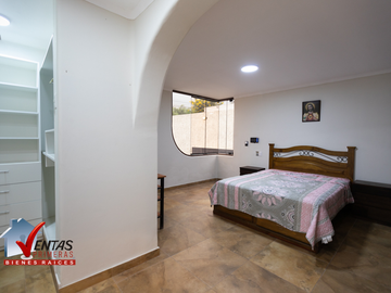 VENTA DE CASA INDEPENDIENTE  DE 1,100 M2 EN LA MOLINA, URB. RINCONADA DEL LAGO