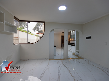 VENTA DE CASA INDEPENDIENTE  DE 1,100 M2 EN LA MOLINA, URB. RINCONADA DEL LAGO