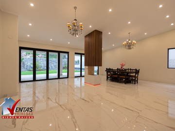VENTA DE CASA INDEPENDIENTE  DE 1,100 M2 EN LA MOLINA, URB. RINCONADA DEL LAGO
