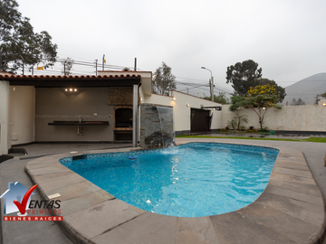 VENTA DE CASA INDEPENDIENTE  DE 1,100 M2 EN LA MOLINA, URB. RINCONADA DEL LAGO