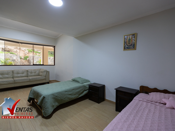 VENTA DE CASA INDEPENDIENTE  DE 1,100 M2 EN LA MOLINA, URB. RINCONADA DEL LAGO