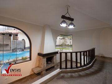 VENTA DE CASA INDEPENDIENTE  DE 1,100 M2 EN LA MOLINA, URB. RINCONADA DEL LAGO