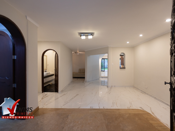 VENTA DE CASA INDEPENDIENTE  DE 1,100 M2 EN LA MOLINA, URB. RINCONADA DEL LAGO