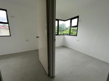 HOUSE AND LOT FOR SALE HANNA  QUADRUPLEX MINAMI RESIDENCES LOCATED GENERAL TRIAS CAVITE 45MINS AWAY FROM METRO MANILA .