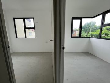 HOUSE AND LOT FOR SALE HANNA  QUADRUPLEX MINAMI RESIDENCES LOCATED GENERAL TRIAS CAVITE 45MINS AWAY FROM METRO MANILA .
