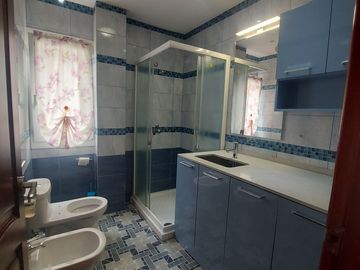 En Machala Sector Patria Nueva Se Vende Linda Casa de Dos Departamentos Comodos, Aplica BIESS, Acabados Importados