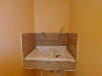En Machala Sector Patria Nueva Se Vende Linda Casa de Dos Departamentos Comodos, Aplica BIESS, Acabados Importados