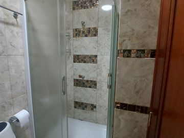 En Machala Sector Patria Nueva Se Vende Linda Casa de Dos Departamentos Comodos, Aplica BIESS, Acabados Importados