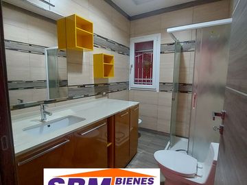 En Machala Sector Patria Nueva Se Vende Linda Casa de Dos Departamentos Comodos, Aplica BIESS, Acabados Importados