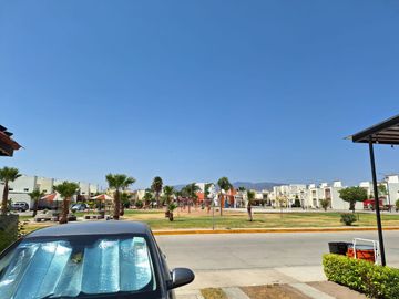 CASA EN VENTA FRACCIONAMIENTO SEMINARIO, CASI SOBRE CARRETREA 57, EJE 104, FRENTA A ZONA INDUSTRIAL DE SAN LUIS POTOSI.