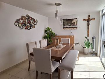 CASA EN VENTA FRACCIONAMIENTO SEMINARIO, CASI SOBRE CARRETREA 57, EJE 104, FRENTA A ZONA INDUSTRIAL DE SAN LUIS POTOSI.