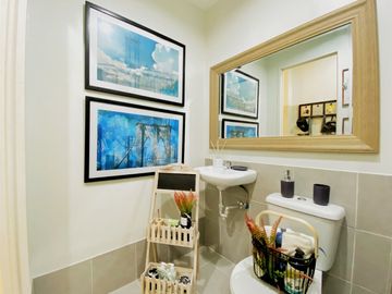 For Sale Studio Unit Facing Skyline in Taguig City